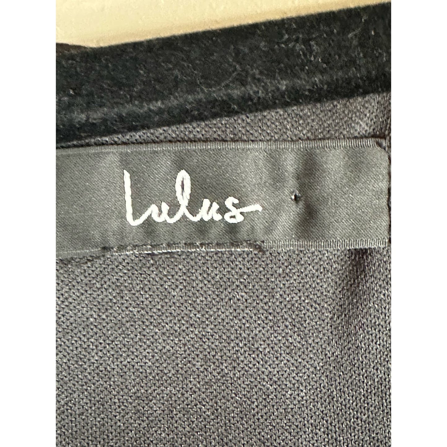 Lulu’s Long Open Flowy Sleeve Black Shift Style Dress Size 2X?