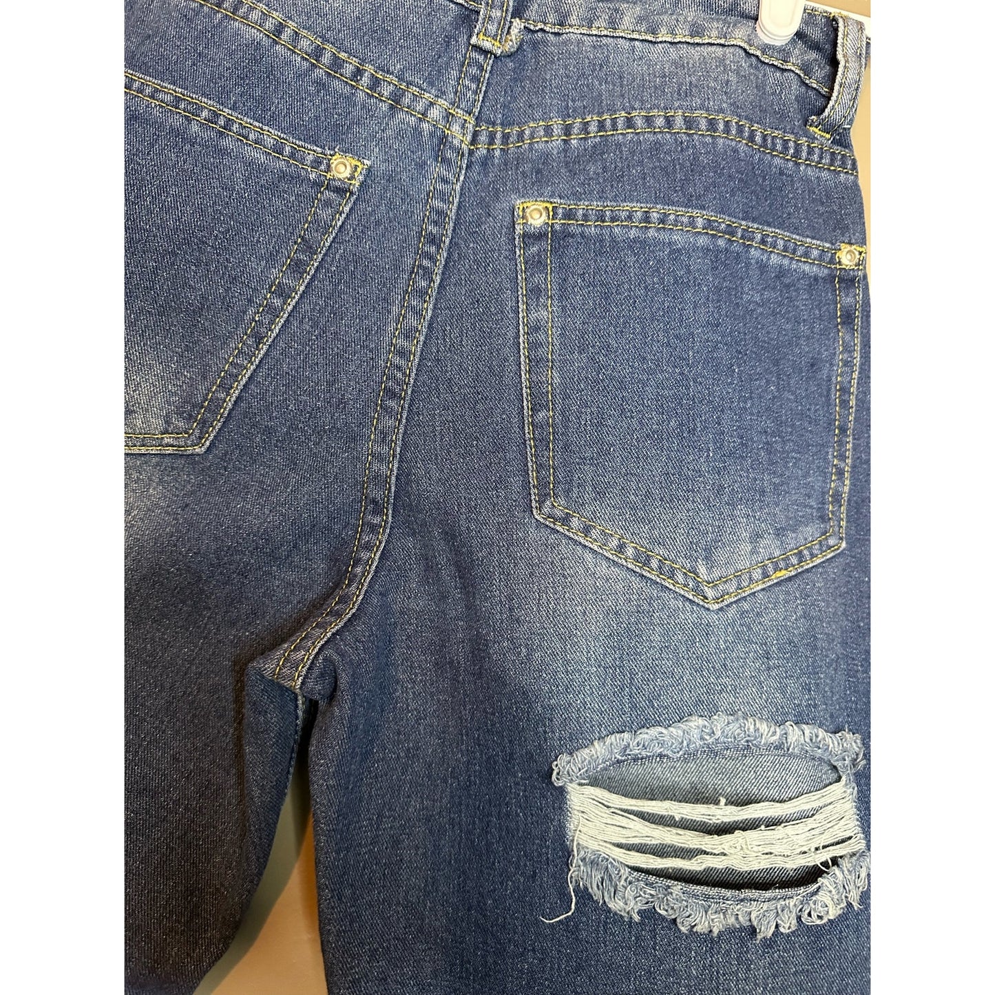 PrettyLittleThing Cheeky Ripped Mom High Waisted Jeans Size 6
