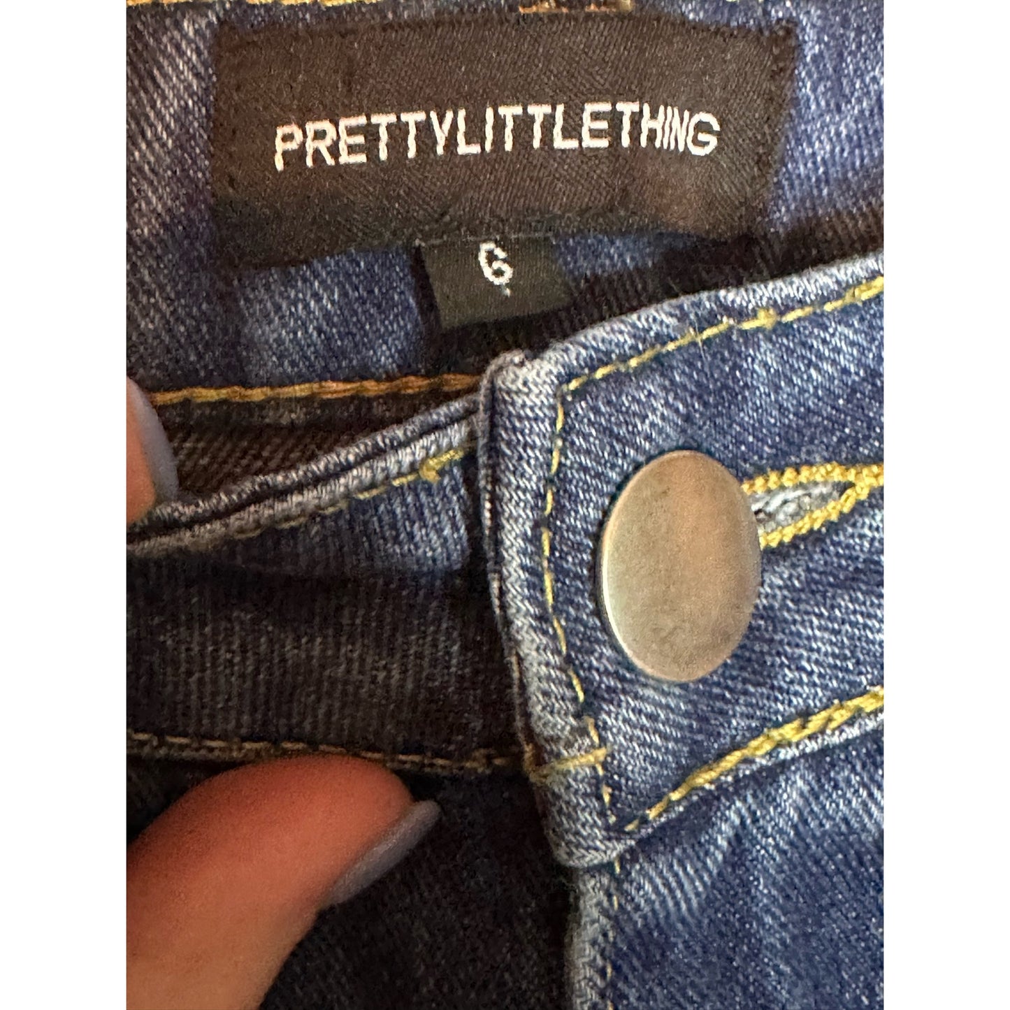 PrettyLittleThing Cheeky Ripped Mom High Waisted Jeans Size 6