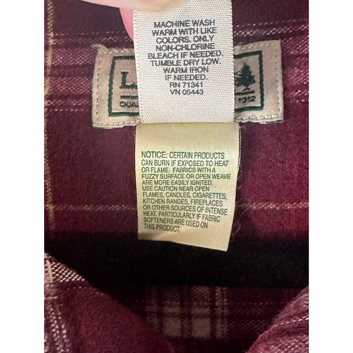 Vintage Men’s L.L. Bean Maroon Plaid Long Sleeve Button Down Flannel Size L