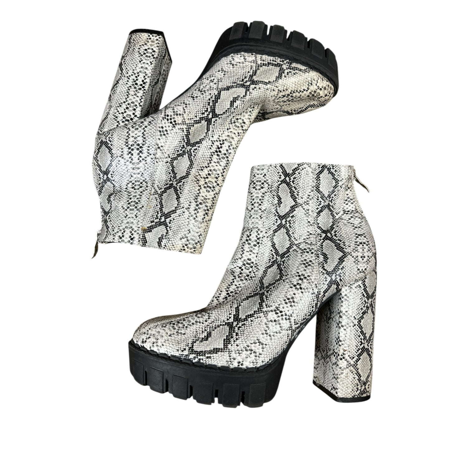 Fashion Nova Chunky Platform Snake Skin Heeled Grey White Black Booties Size 6