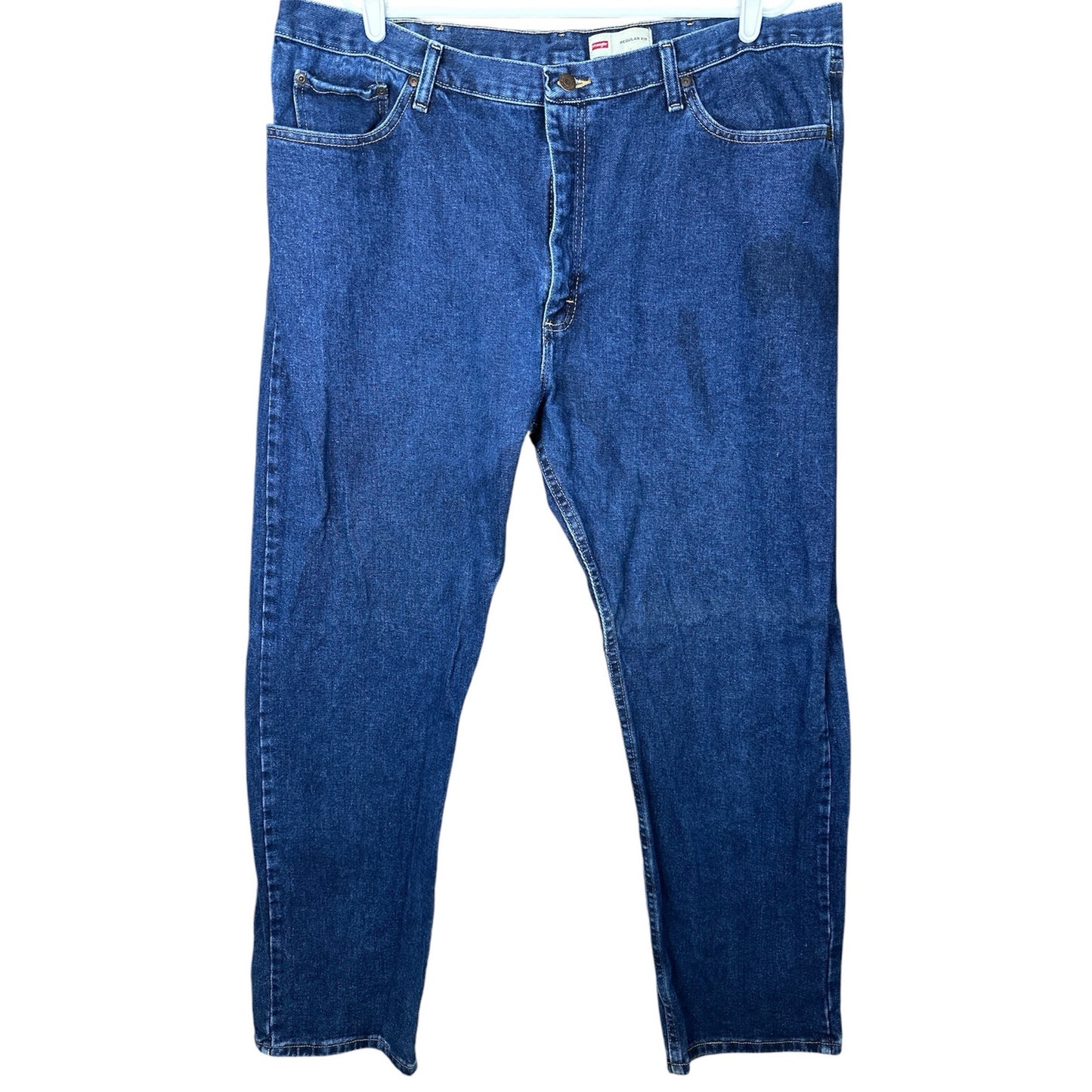 Men’s Wrangler Medium/ Dark Wash ‘Regular Fit’ Blue Jeans/ Denim Size 42x30