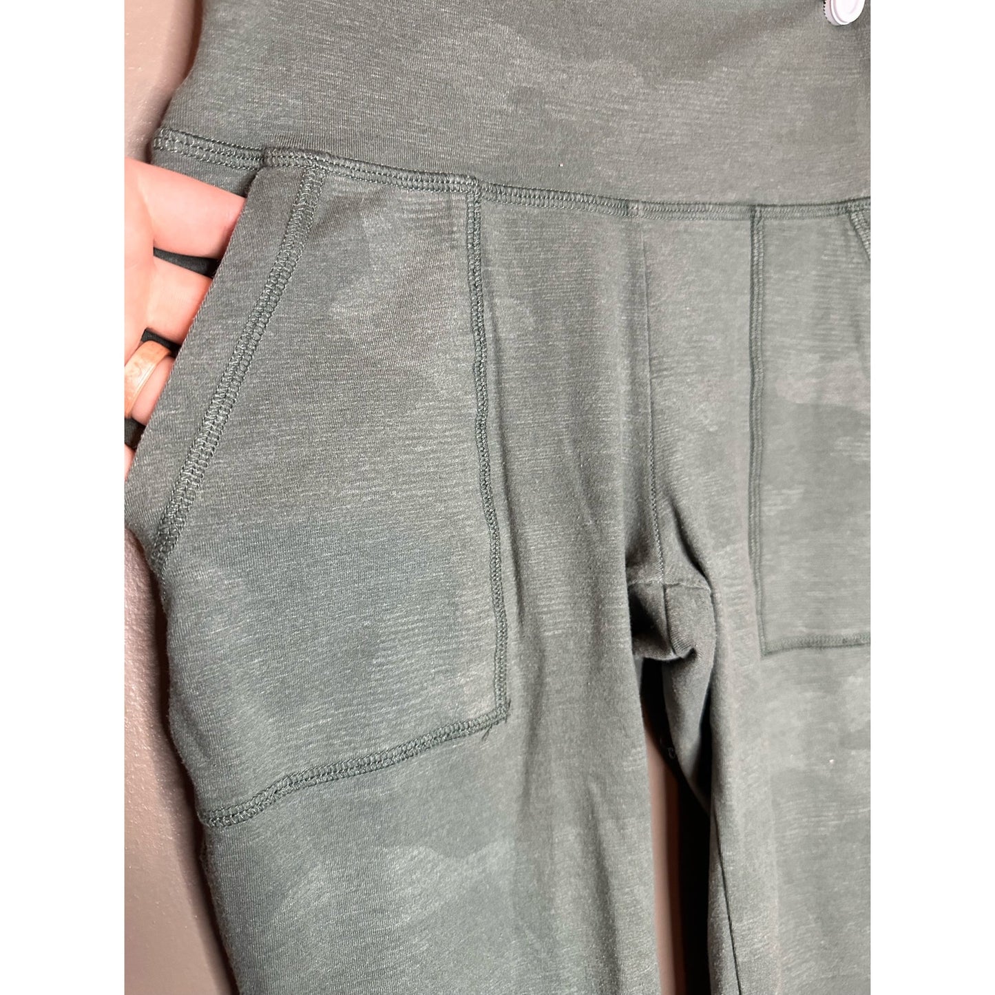 Aerie Green Light Camouflage Print With Pockets High Waisted Leggings Size Small