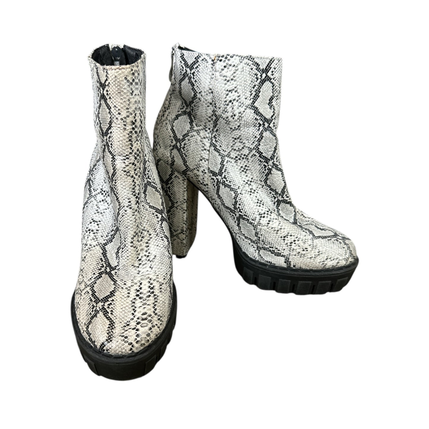 Fashion Nova Chunky Platform Snake Skin Heeled Grey White Black Booties Size 6