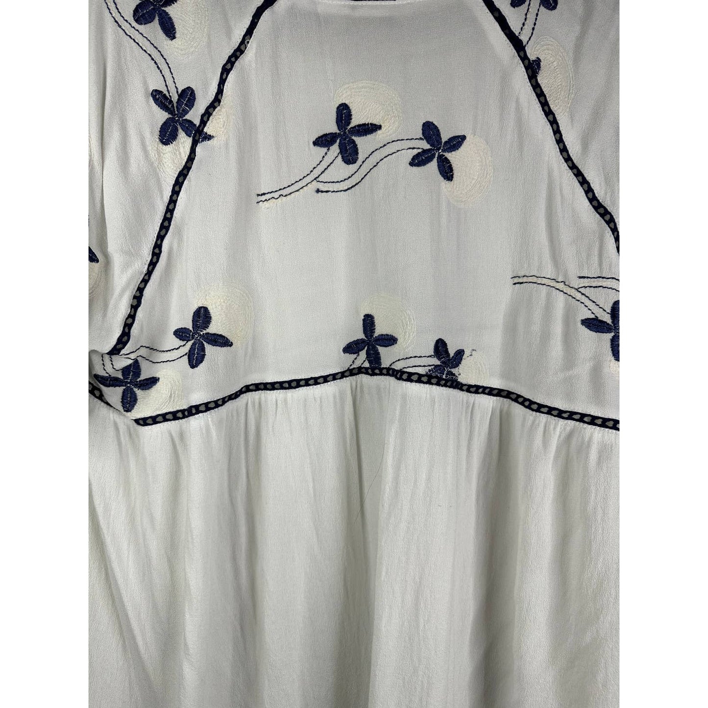 Torrid White Blue Floral Embroidered Peasant Blouse Short Sleeve Size 0