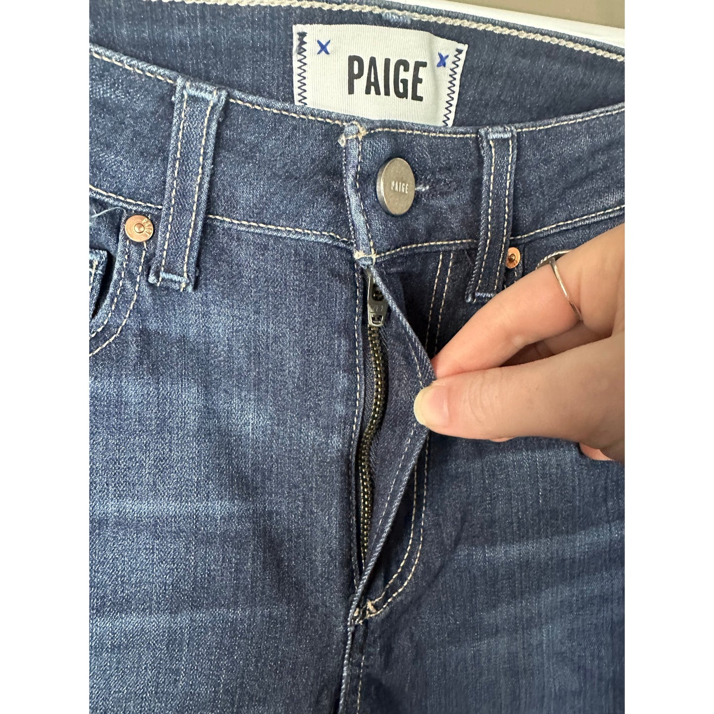Paige ‘Hoxton Crop’ Medium Wash Blue Jean Denim Raw Hem Skinny Jeans Size 25