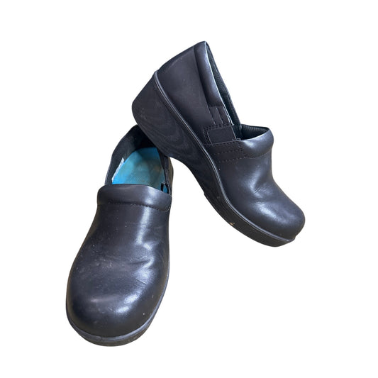 Women’s Dr. Scholls Slip Resistant Black Leather Man Made Comfort Clogs Size 6