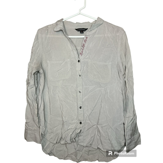 Rock & Republic ‘Live & Let Love” Embroidery Button Up Blouse Size M