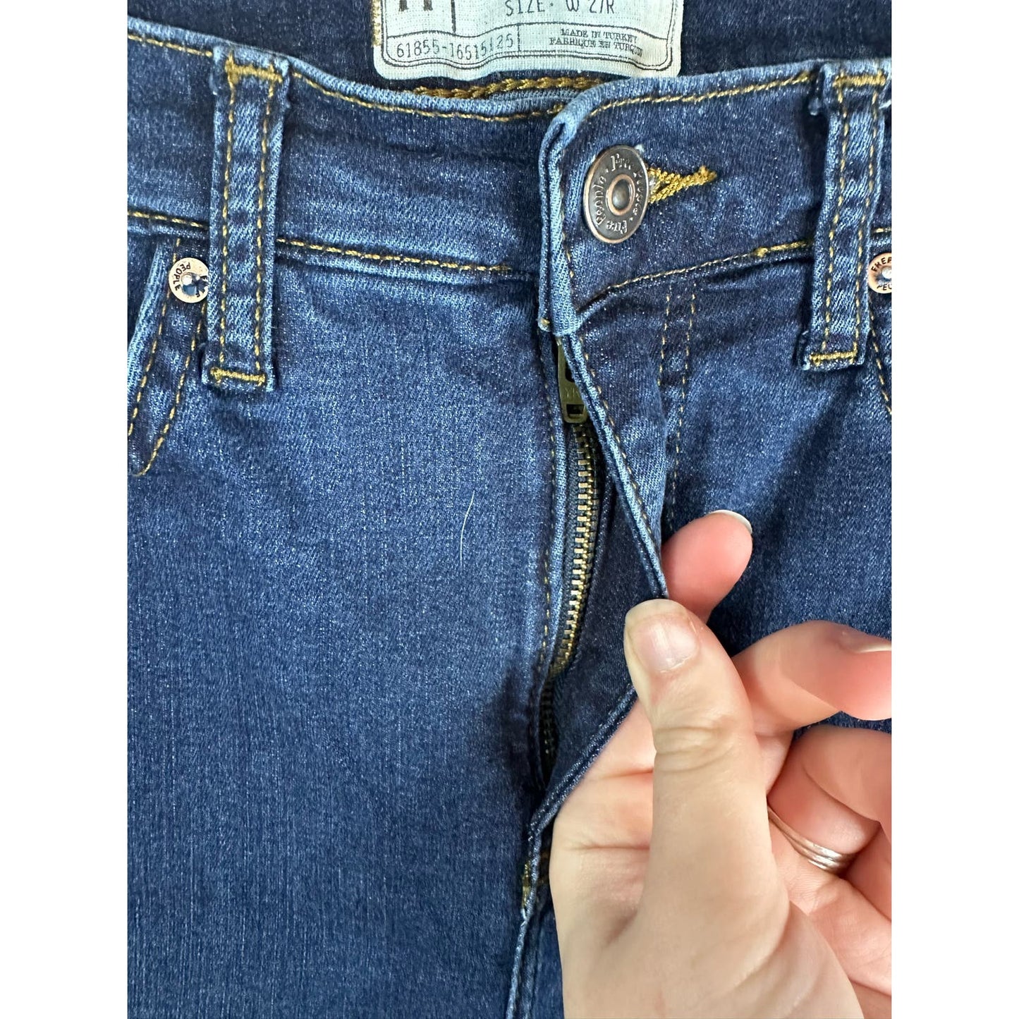 Free People Distressed Raw Hem Blue Medium Wash Skinny Jeans Size 27