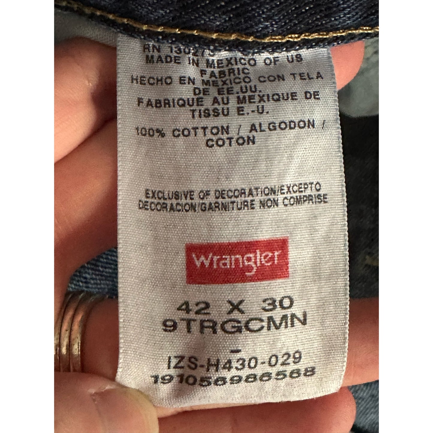 Men’s Wrangler Medium/ Dark Wash ‘Regular Fit’ Blue Jeans/ Denim Size 42x30