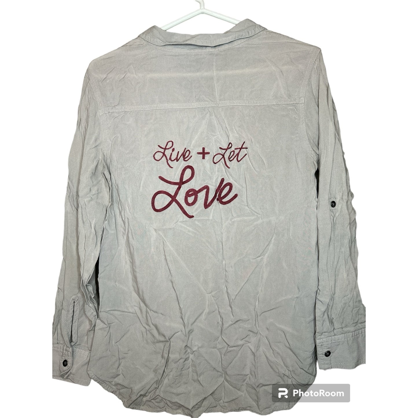 Rock & Republic ‘Live & Let Love” Embroidery Button Up Blouse Size M