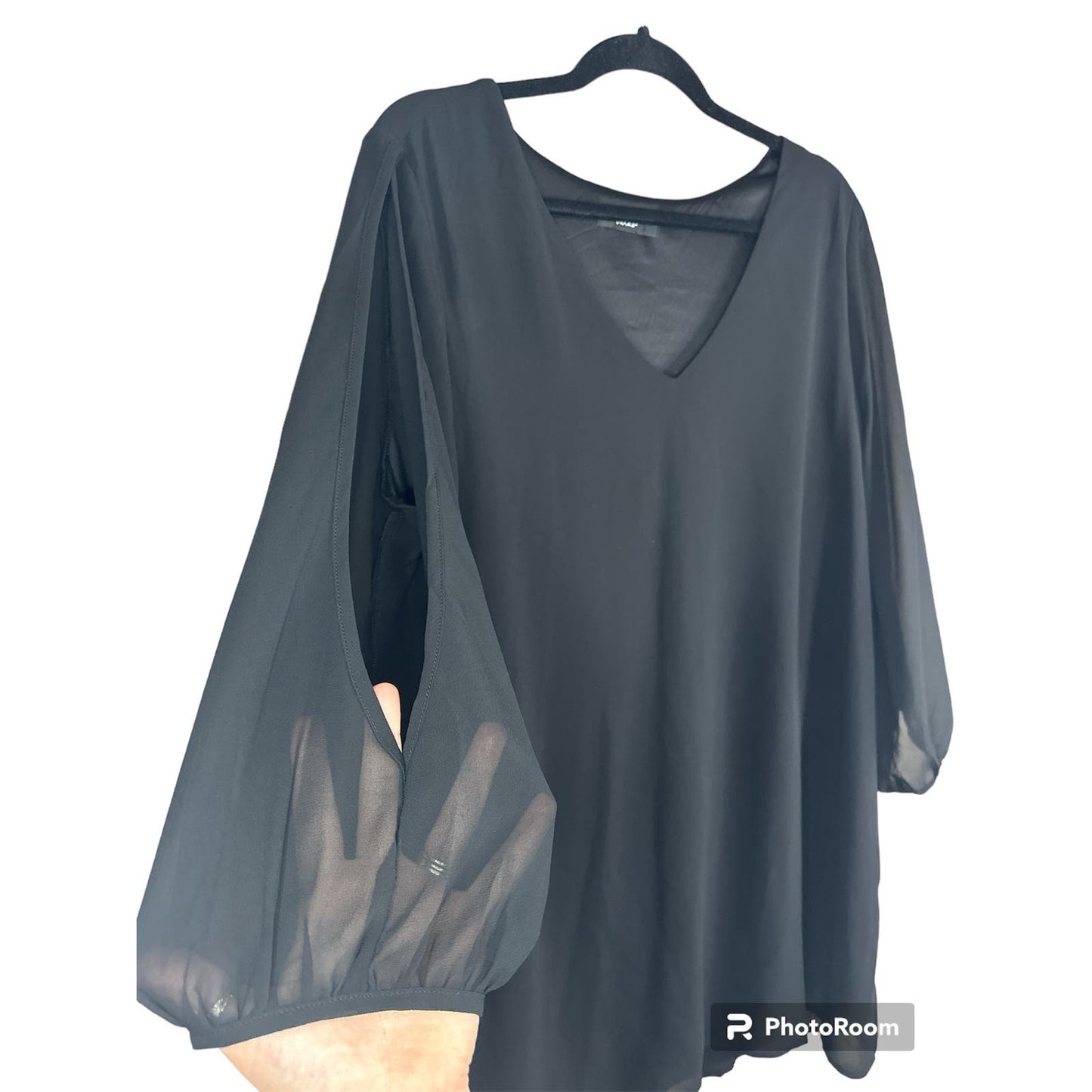 Lulu’s Long Open Flowy Sleeve Black Shift Style Dress Size 2X?