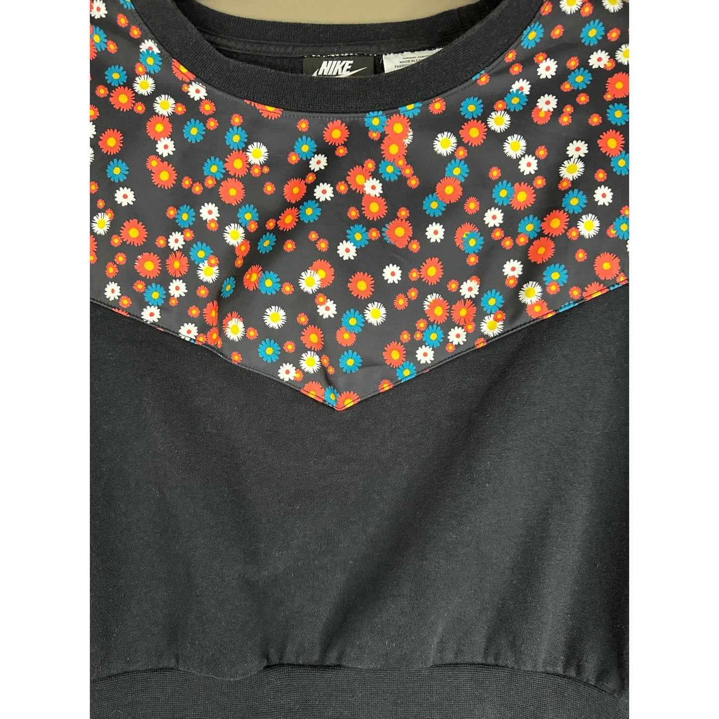 Nike Black Floral Rainbow Print Long Sleeve Crop Top Sweatshirt Size Medium