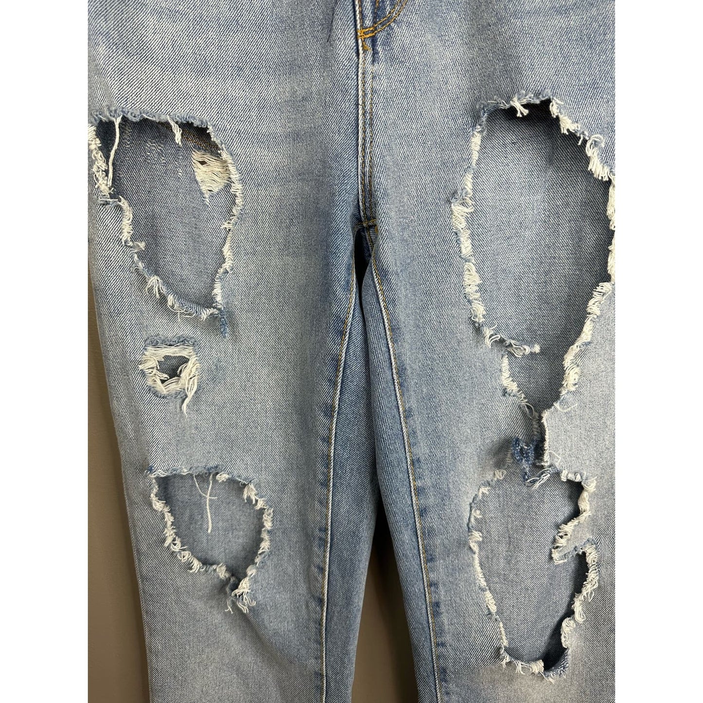 BDG Super Distressed Light Wash Mom High Rise High Waisted Blue Jeans Size 25