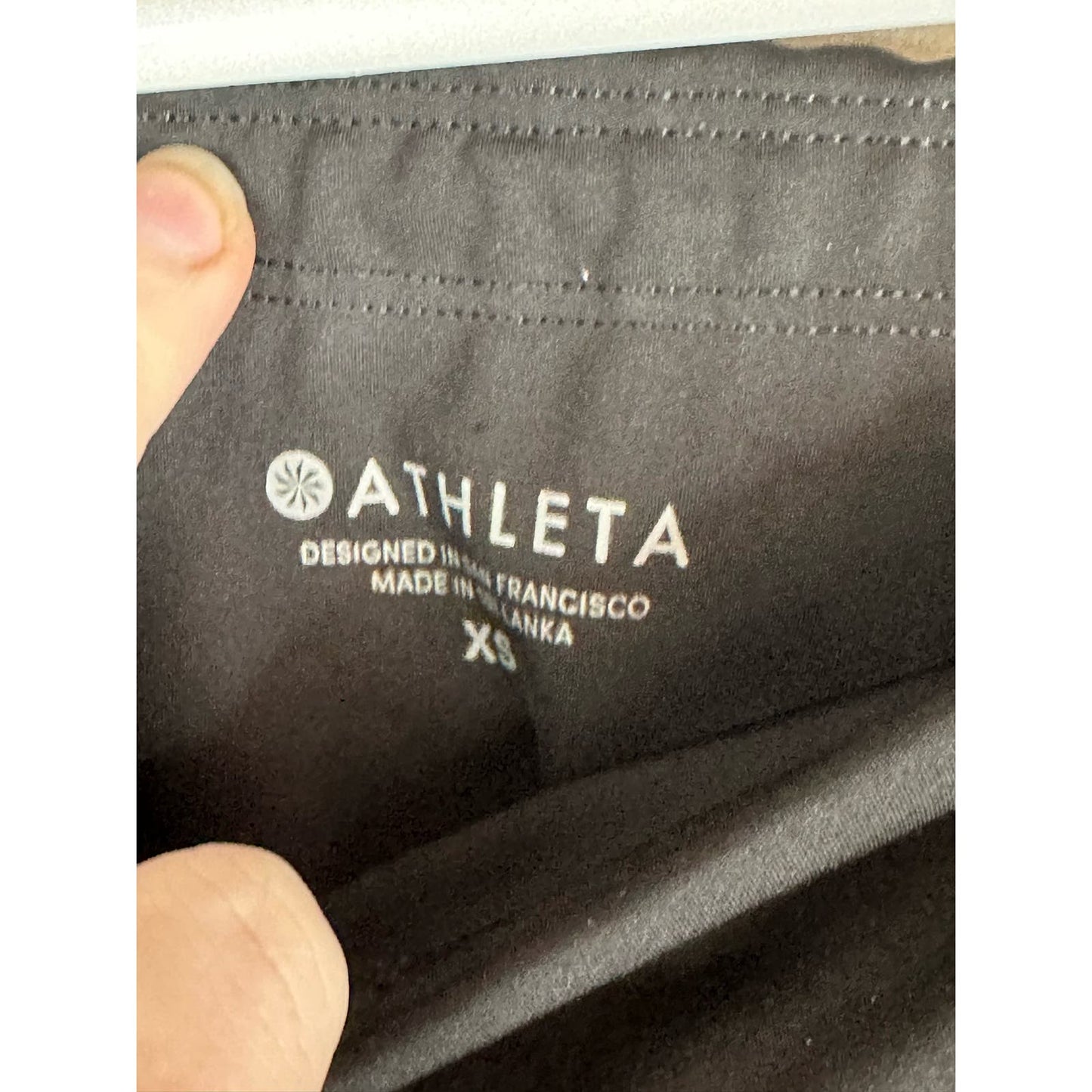 Athleta Black Keyhole Detail Crop Capri Leggings Size XS
