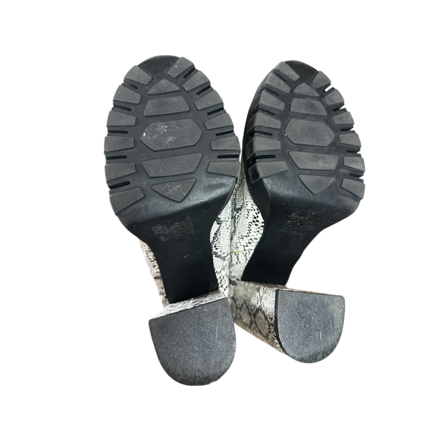 Fashion Nova Chunky Platform Snake Skin Heeled Grey White Black Booties Size 6