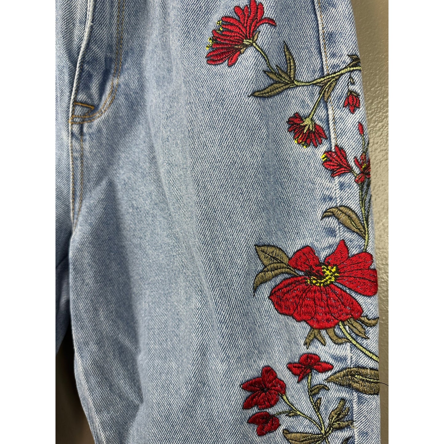 Juicy Couture Black Label ‘Girlfriend’ Embroidered Flowers Blue Jeans Size 25