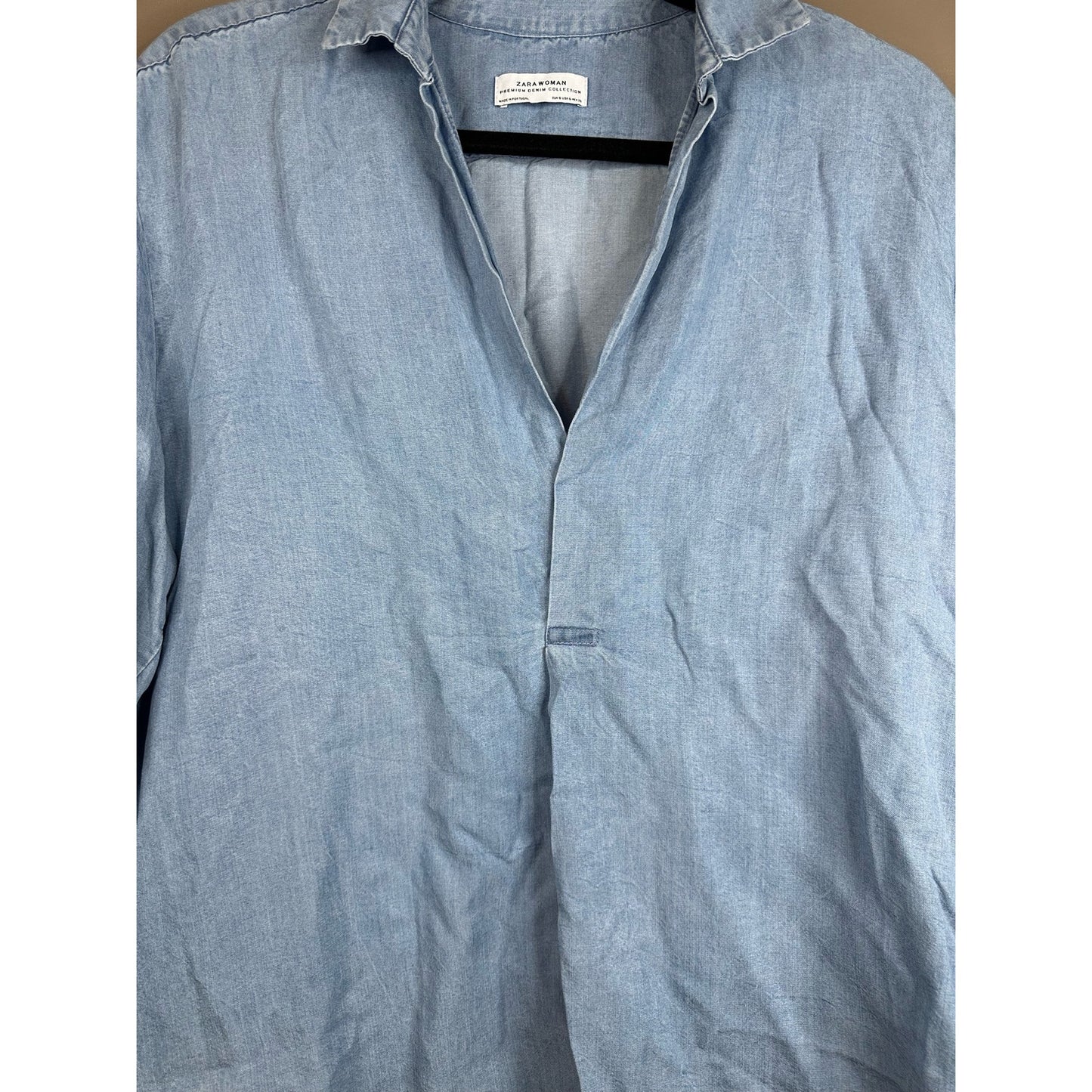 Zara Blue Jean/ Denim Chambray Half Sleeve V Neck Blouse Size Small