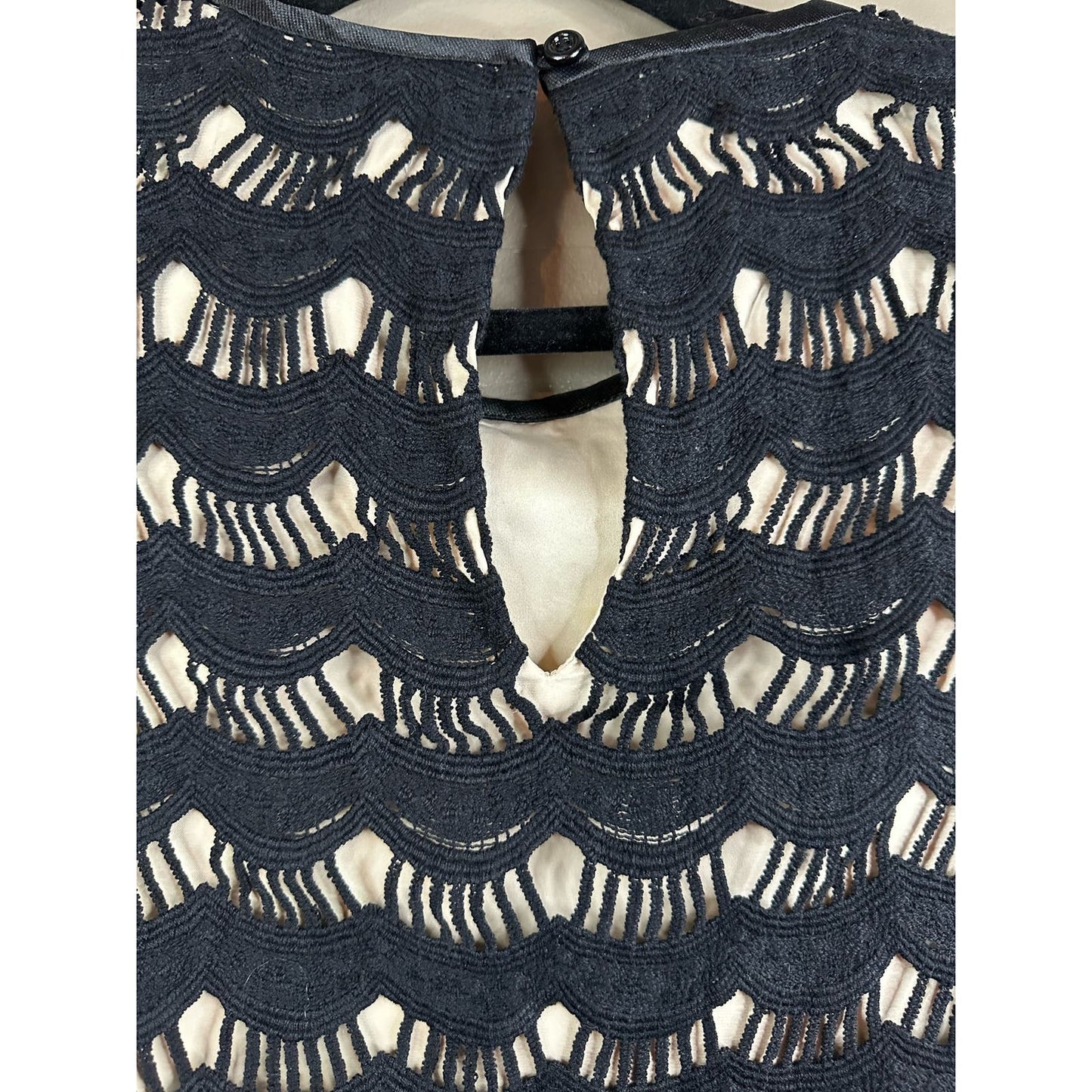 Kate Spade New York Black Beige Short Sleeve Keyhole Detail Dress Size 2