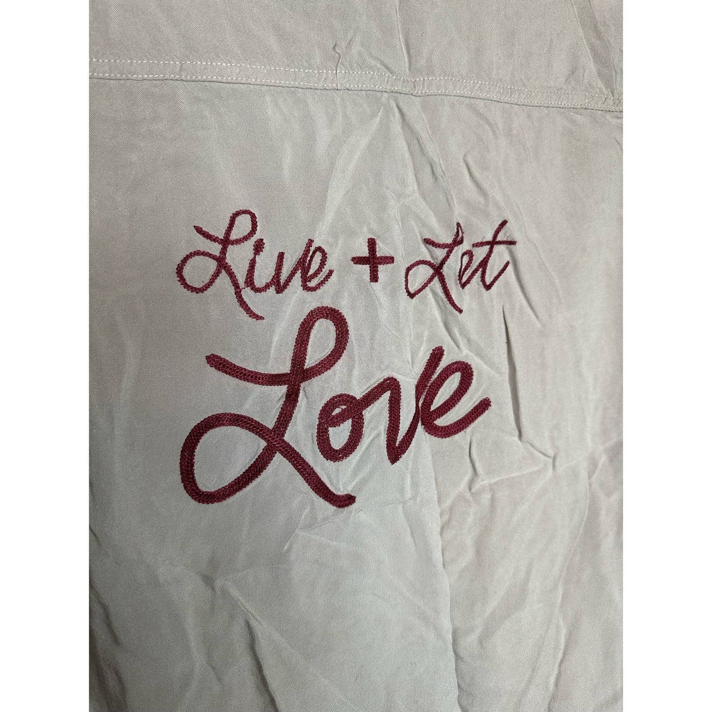 Rock & Republic ‘Live & Let Love” Embroidery Button Up Blouse Size M