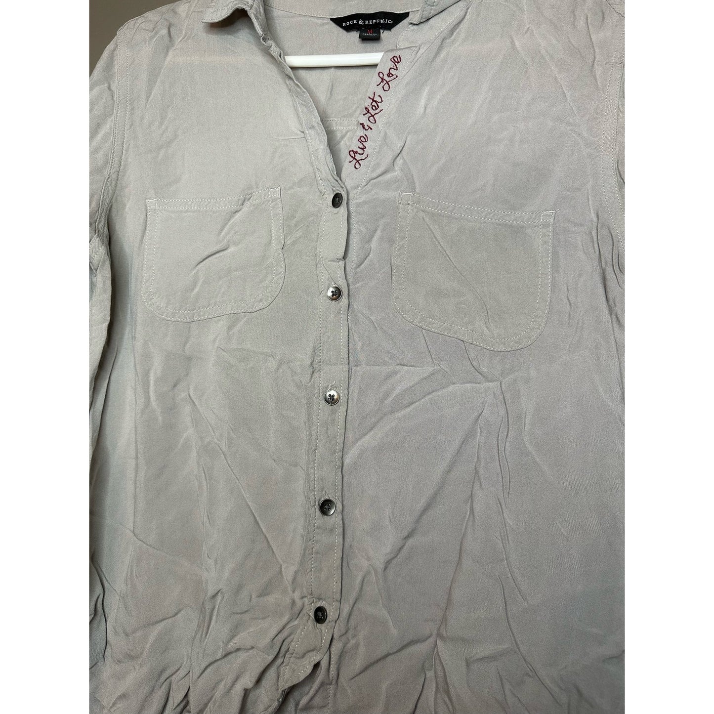 Rock & Republic ‘Live & Let Love” Embroidery Button Up Blouse Size M
